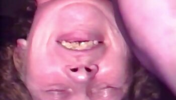 Stepdad bất cẩn cums trong cô gái âm đạo trong khi sex mat xa nu tình dục