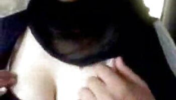 Scandal nu di massage đốt ngón tay trên sân khấu công cộng