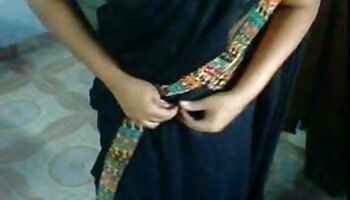 con mọt sách đang giật mình gái massage sex trước người làm vườn