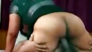 Thanh thiếu niên sử dụng các công cụ để hành động một mình phim sexy massage